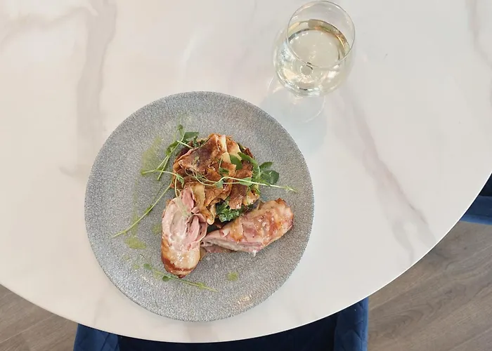 Katona Jozsef Utcai Panzio * 케츨리