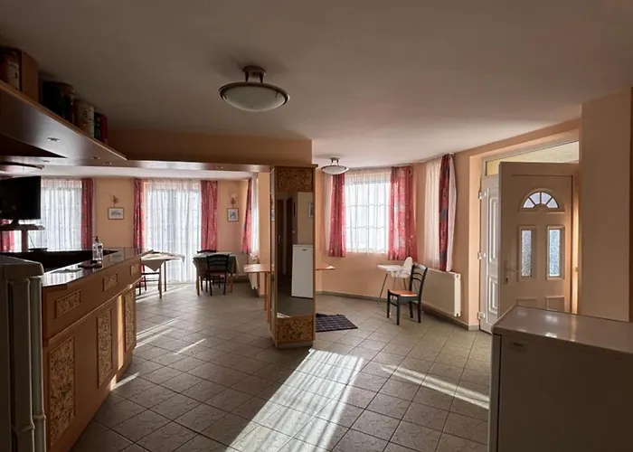 Katona Jozsef Utcai Panzio